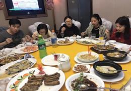 ከአዲሱ ዓመት በኋላ የመጀመሪያ ኩባንያ ቡድን እራት.